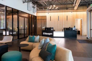 How Pfizer’s $43 billion acquisition of Seagen could impact the biotech industry in Seattle

Comment l'acquisition de Seagen par Pfizer pour 43 milliards de dollars pourrait impacter l'industrie biotechnologique à Seattle.