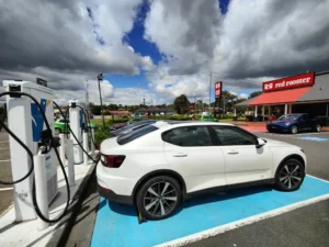 Evie Networks dévoile le processus en coulisses pour les nouveaux sites de recharge et les 3 prochaines localisations.