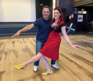 Danser avec le cloud : Le PDG d'Amazon Web Services, Adam Selipsky, prend des mesures pour lutter contre le sans-abrisme.