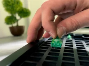 Linear vs Tactile Switches: What To Choose for Your Perfect Mechanical Keyboard
Linear vs Tactile Switches: Quel choix pour votre clavier mécanique parfait ?