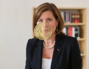 Cathie Wood estime que le manque d'activité des détenteurs de Bitcoin est vraisemblablement un accord juridique.