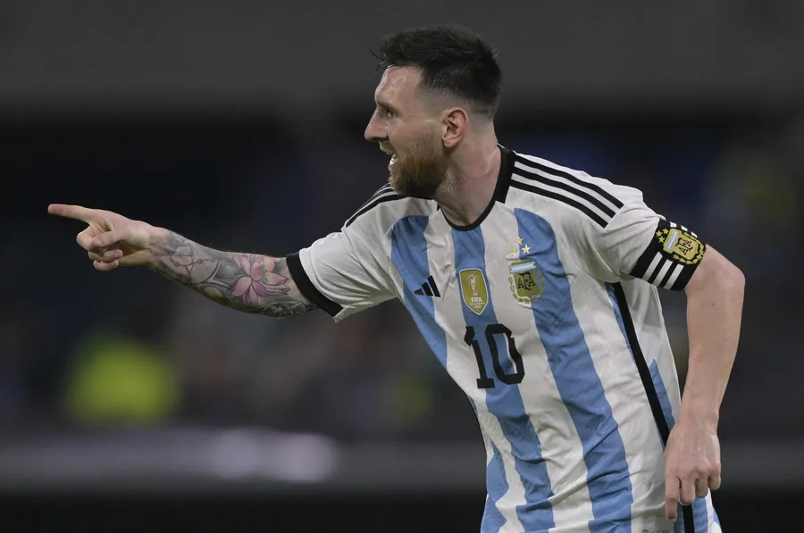 Vestiaires du FC Barcelone « très ouverts » à un retour de Messi en été &#8211; rapport