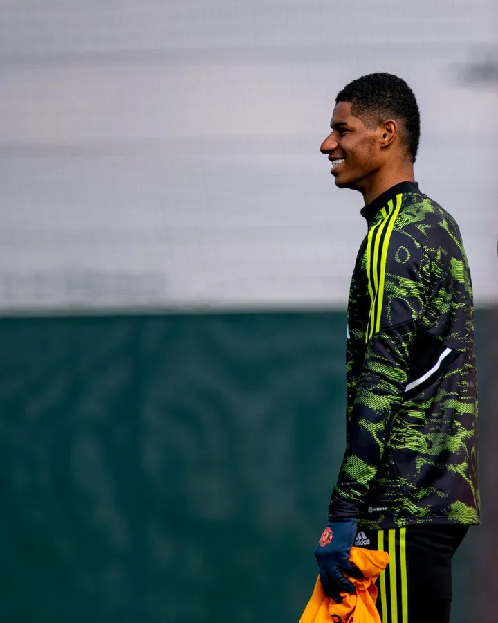 (Photos) Marcus Rashford rayonne à l&rsquo;entraînement après une période sur le banc de touche