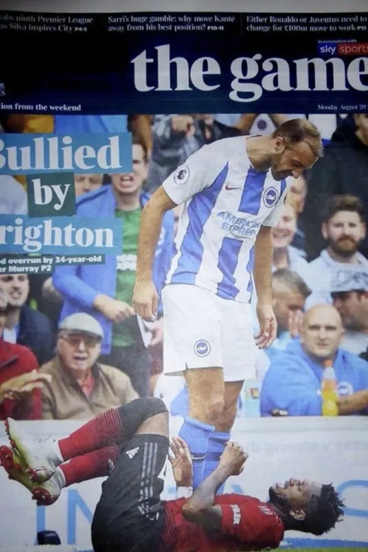 Vue de l&rsquo;opposition : un supporter de Brighton avant la demi-finale de la FA Cup