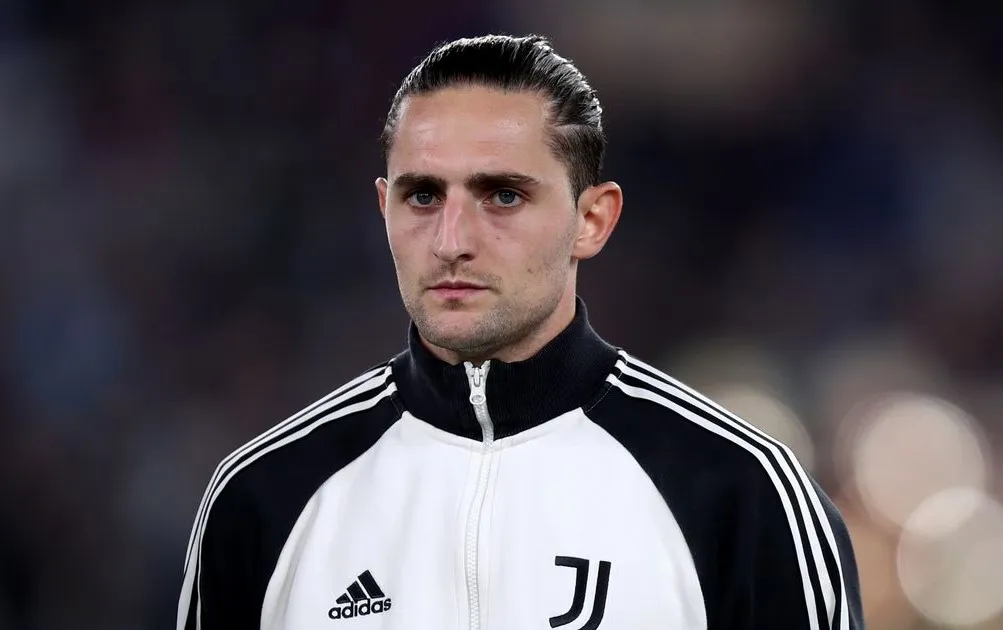 Deux anciens joueurs suivis de près par Klopp figurent parmi les neuf agents libres que Liverpool pourrait potentiellement recruter.