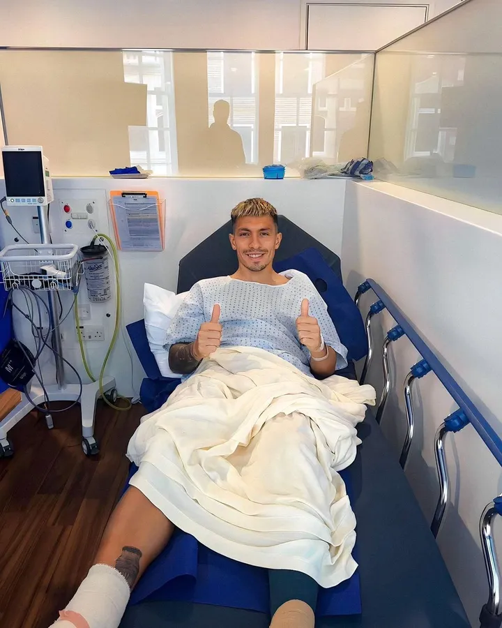 Lisandro Martinez partage avec ses supporters une mise à jour positive concernant sa blessure et son rétablissement.