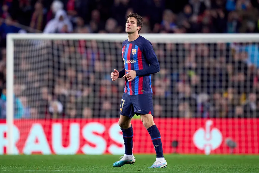 Un club anglais réclame des dommages et intérêts au FC Barcelone pour le transfert de Marcos Alonso.