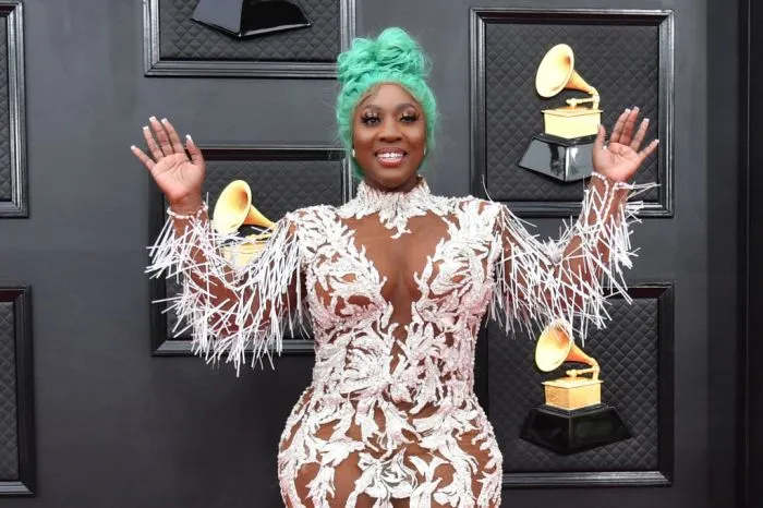 &#8216;Je n&rsquo;ai jamais dit que j&rsquo;étais enceinte&#8217;: Spice révèle que la séance photo de maternité n&rsquo;était pas pour une grossesse, célèbre une &#8216;renaissance&#8217; dans sa nouvelle chanson &#8216;God A Bless&#8217; après une expérience proche de la mort.