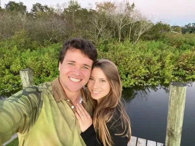 Que s&rsquo;est-il passé avec Bindi Irwin ? Détails sur sa chirurgie après 10 ans de lutte contre l&rsquo;endométriose.