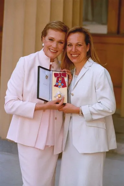 La Famille Reconstituée de Julie Andrews : Son Plus Beau Succès ! Rencontrez les Enfants et les Beau-Enfants de l&rsquo;Actrice.