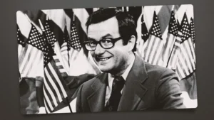 Mark Russell, pianiste et satiriste politique, décède à l'âge de 90 ans