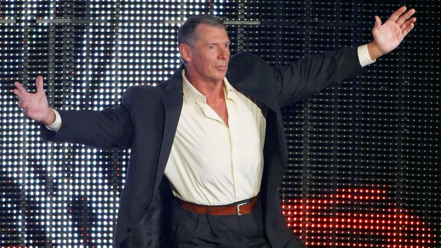 Vince McMahon’s Unusual New WWE Contract Gives Him the Right to Adapt His Own Story for Film 

Son nouveau contrat inhabituel avec la WWE donne à Vince McMahon le droit d&rsquo;adapter sa propre histoire au cinéma.