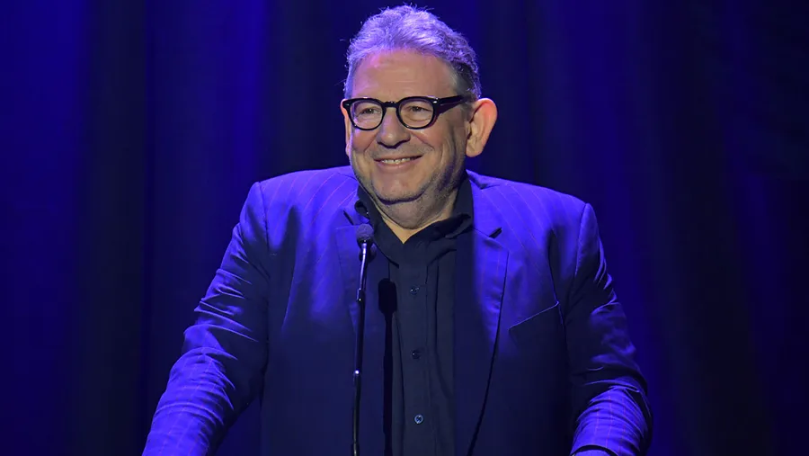 Universal Music Group prolonge le contrat de son PDG Lucian Grainge jusqu&rsquo;en 2028.