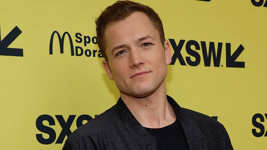 Tetris Interview: Taron Egerton on Playing Real People &#038; Game Boy 

Interview Tetris : Taron Egerton parle de ses rôles de personnes réelles et de la Game Boy.