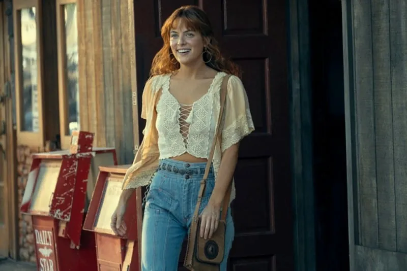 ‘Daisy Jones and the Six’ est un drame musical qui se force trop et ne tient pas ses promesses.